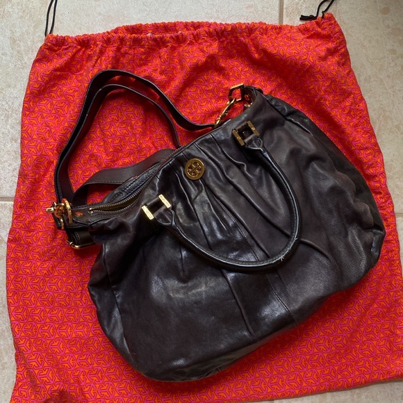 Tory Burch Verona Pleated Bag - Picture 5 of 16